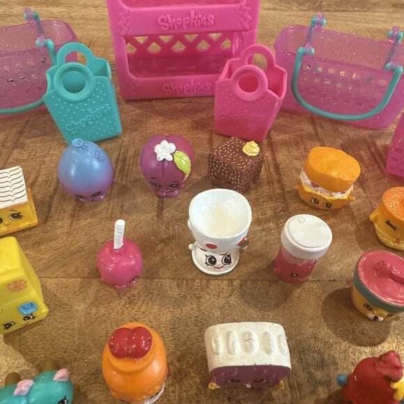 SHOPKINS Collectors Miscellaneous Lot 38 Plus Baskets Sign Food Brush - Picture 7 of 10